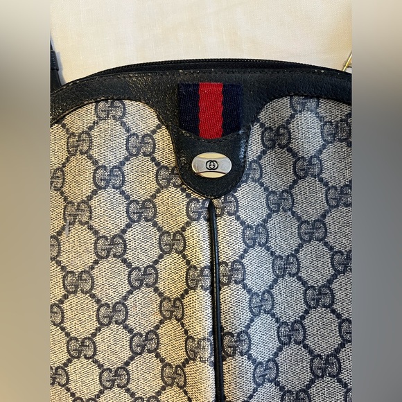 Vintage Gucci Crossbody Bag in Navy - Picture 2 of 7